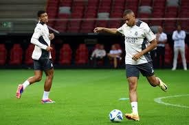 前在球队扮 前在球队扮